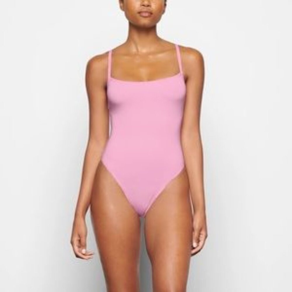 SKIMS COTTON LOGO BODYSUIT in Bubble Gum